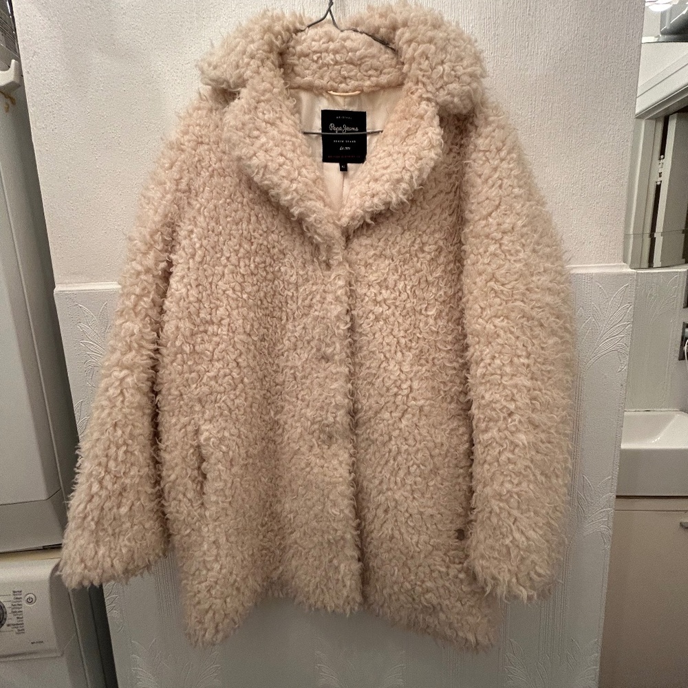 Pepe Jeans White Teddy Coat with silk lining size XL